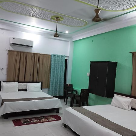 Hotel Chandrasha Villa Ayodhya Dham Ram Mandir 600 Meter Екстериор снимка